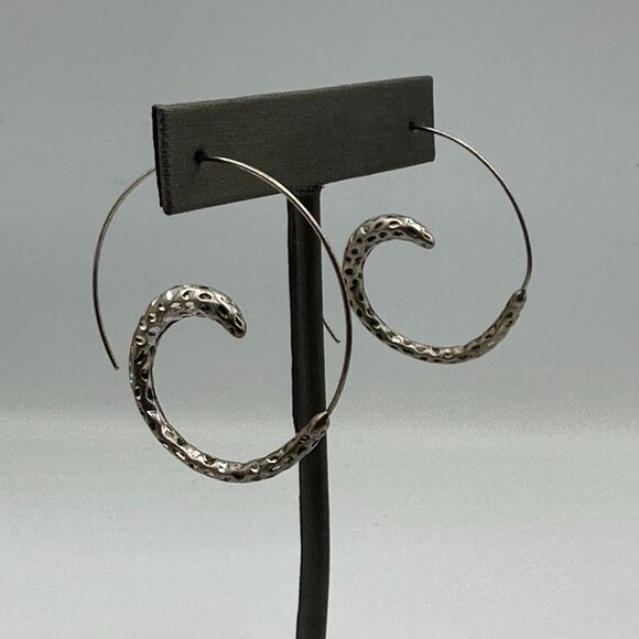 3/$30 Threaded Earrings Silver Tone Textured Spiral Curve Lightweight Dangle 2" - Picture 1 of 9